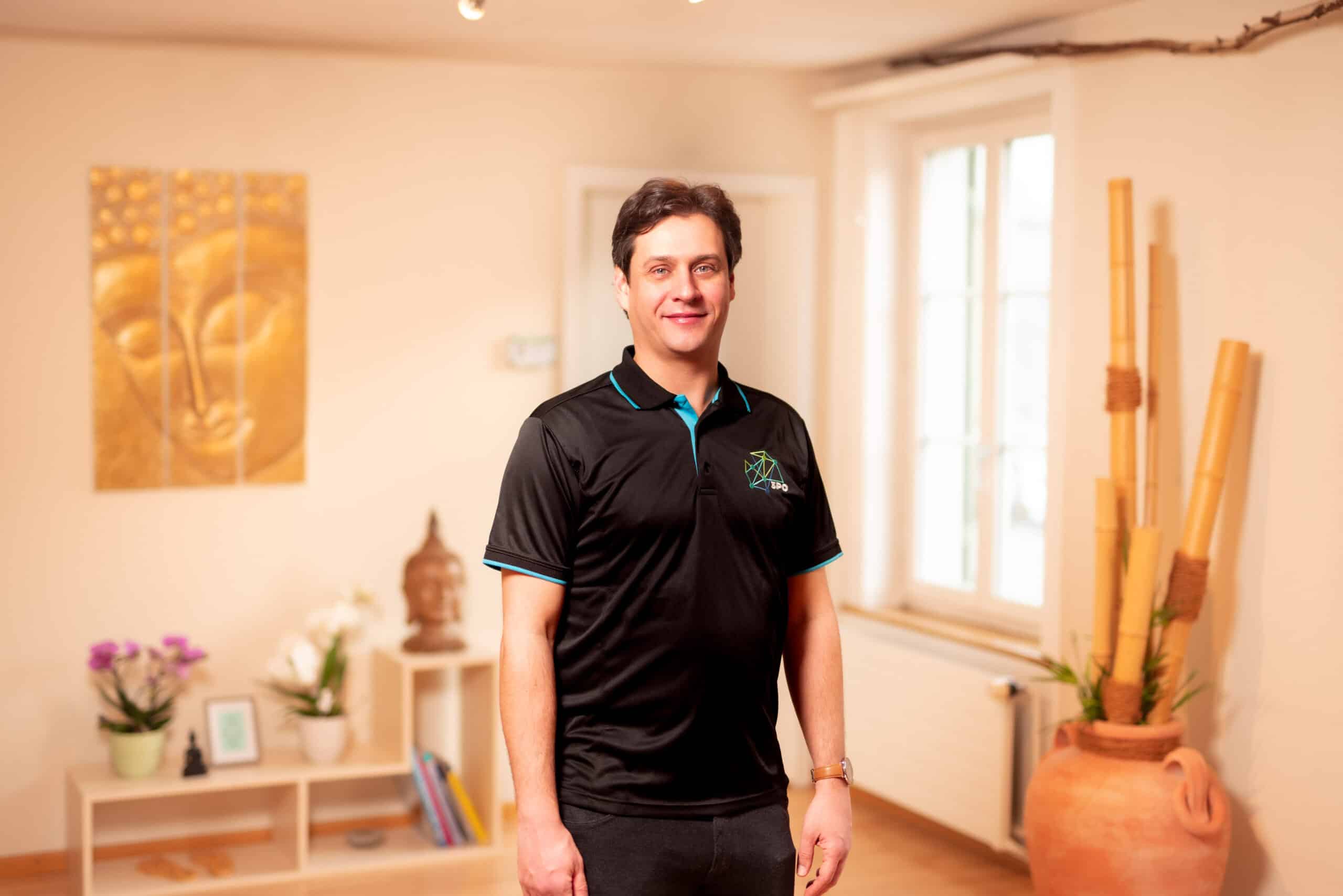 Portrait warm Business Fotoshooting Mann Praxis Schweiz BeLighted Productions