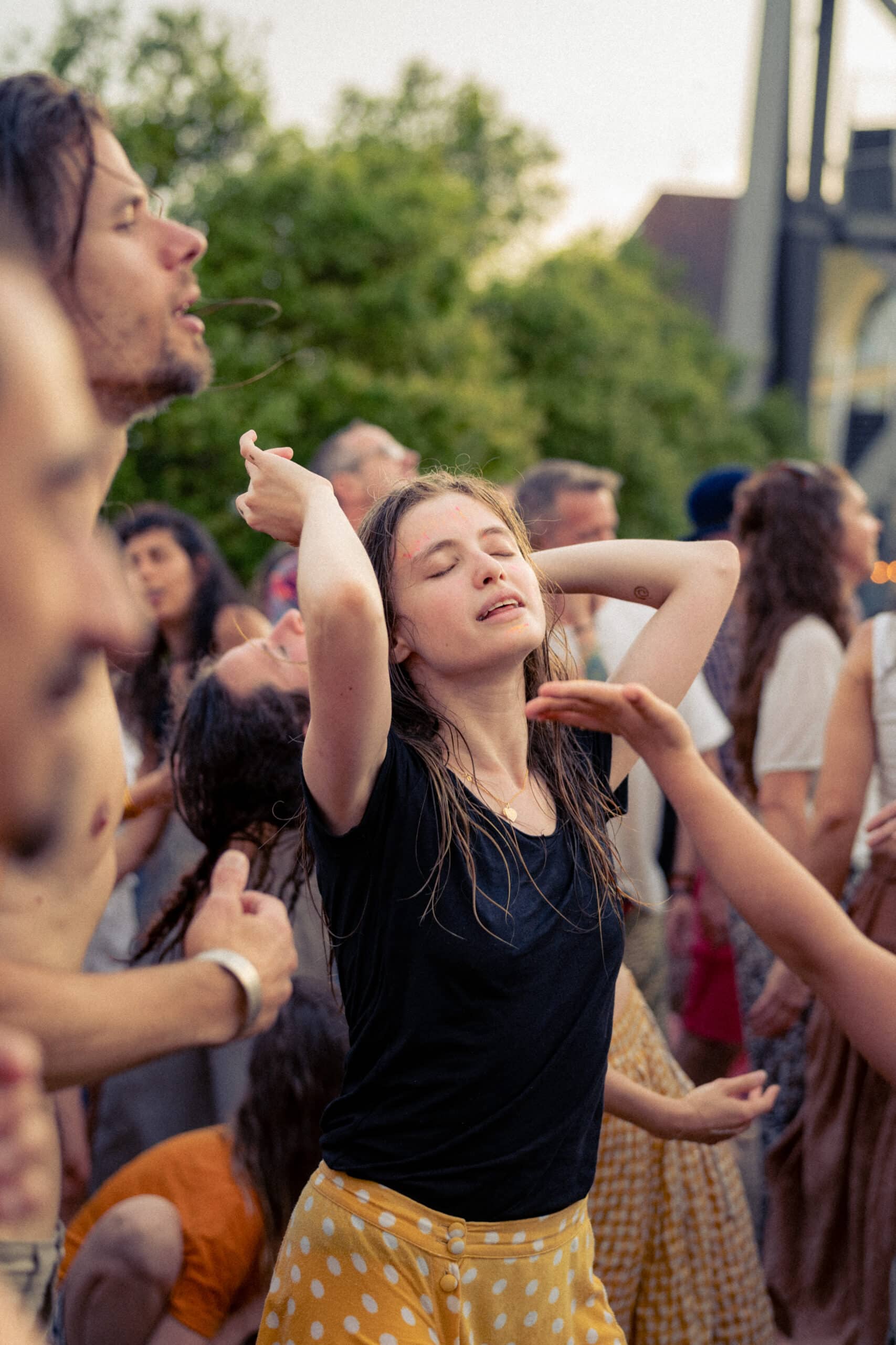 Tanzende Frau Drum and Dance Uetliberg Eventfotografie Zürich Schweiz BeLighted