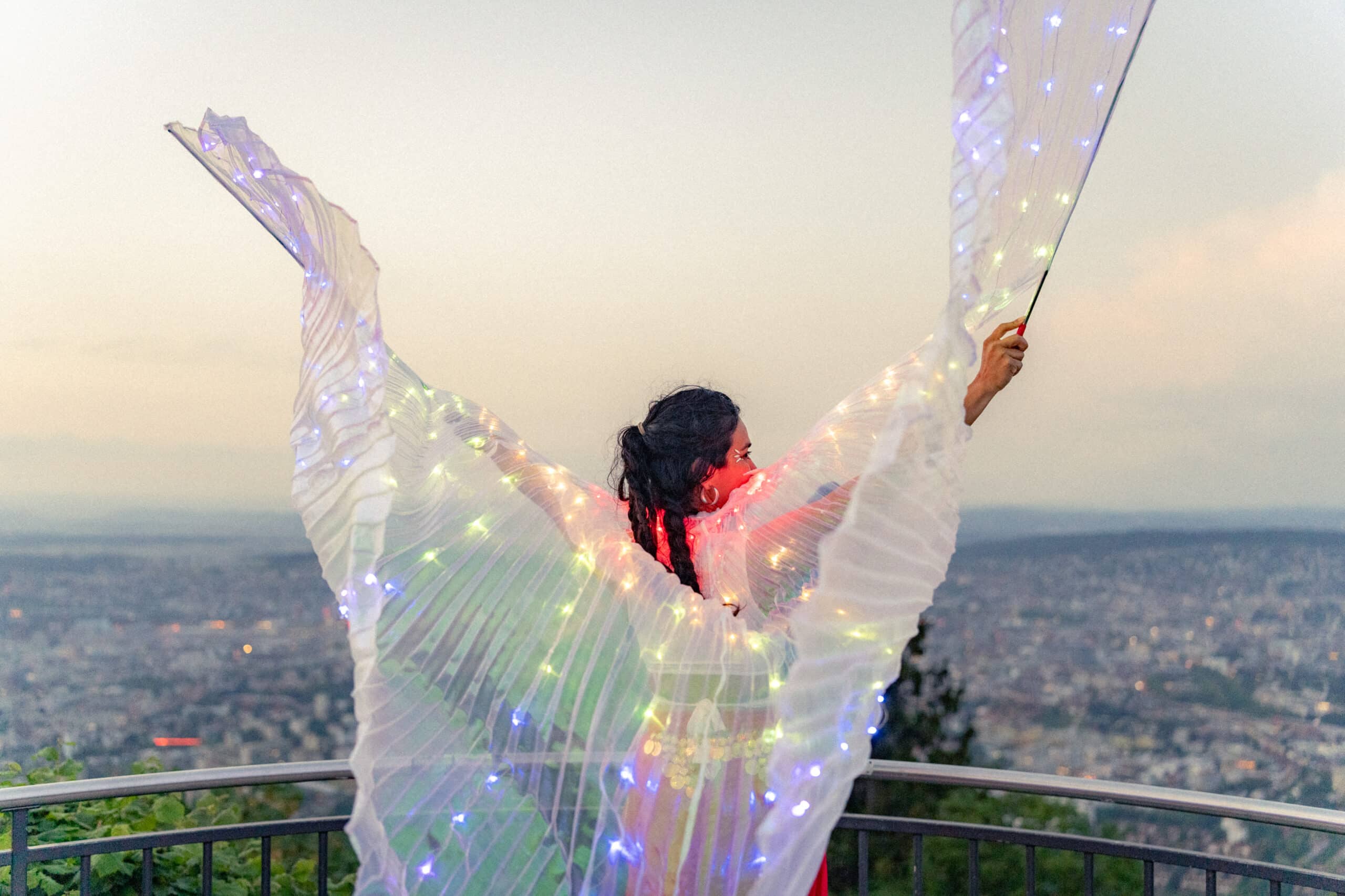 Frau Flügel LED Eventfotografie Zürich Schweiz BeLighted