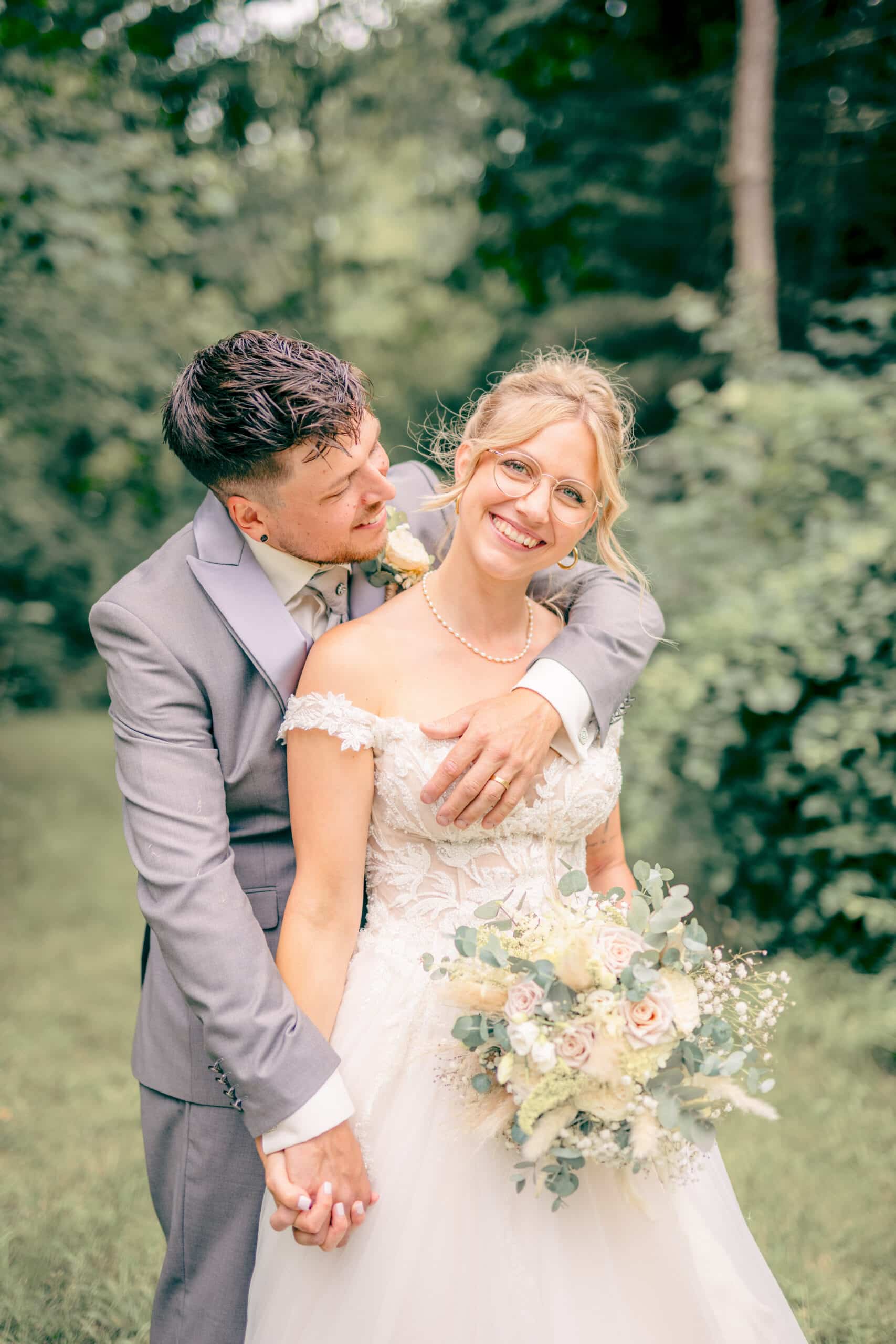 Brautpaar Hochzeit glücklich Paarbilder Hochzeitsfotografie Hochzeitsfotograf Schweiz BeLighted