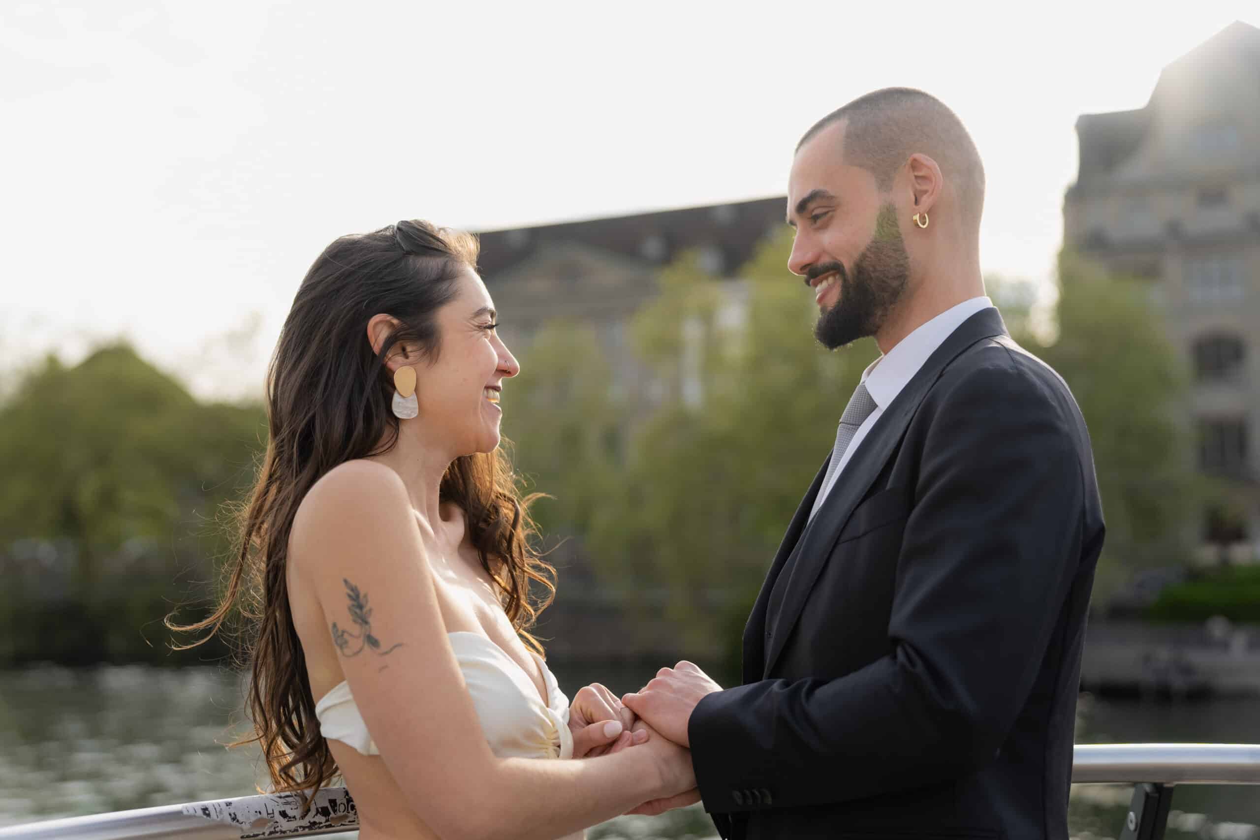 Paar Hochzeit Zürich Stadt Jawort glücklich Hochzeitsfotografie Hochzeitsfotograf Schweiz BeLighted