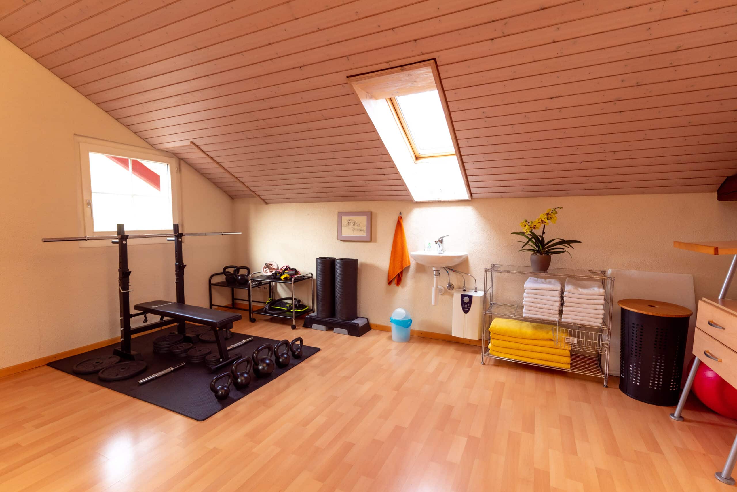 Fitness Studio Dach Praxis immobilienfotografie schweiz belighted