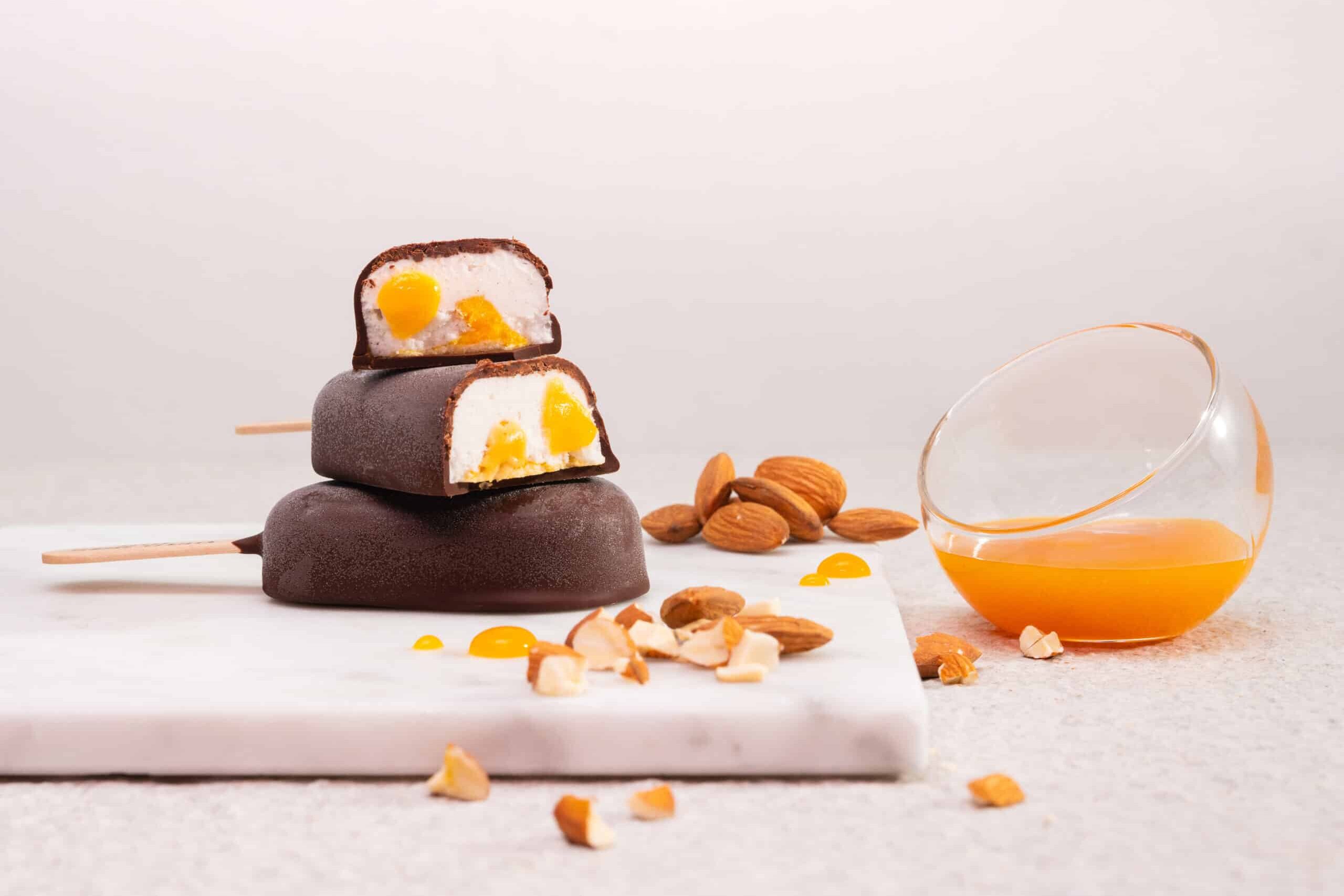 Eiscreme Stengel Cacao Fruit Swirl orange tasty Produktfotografie Schweiz Zürich BeLighted