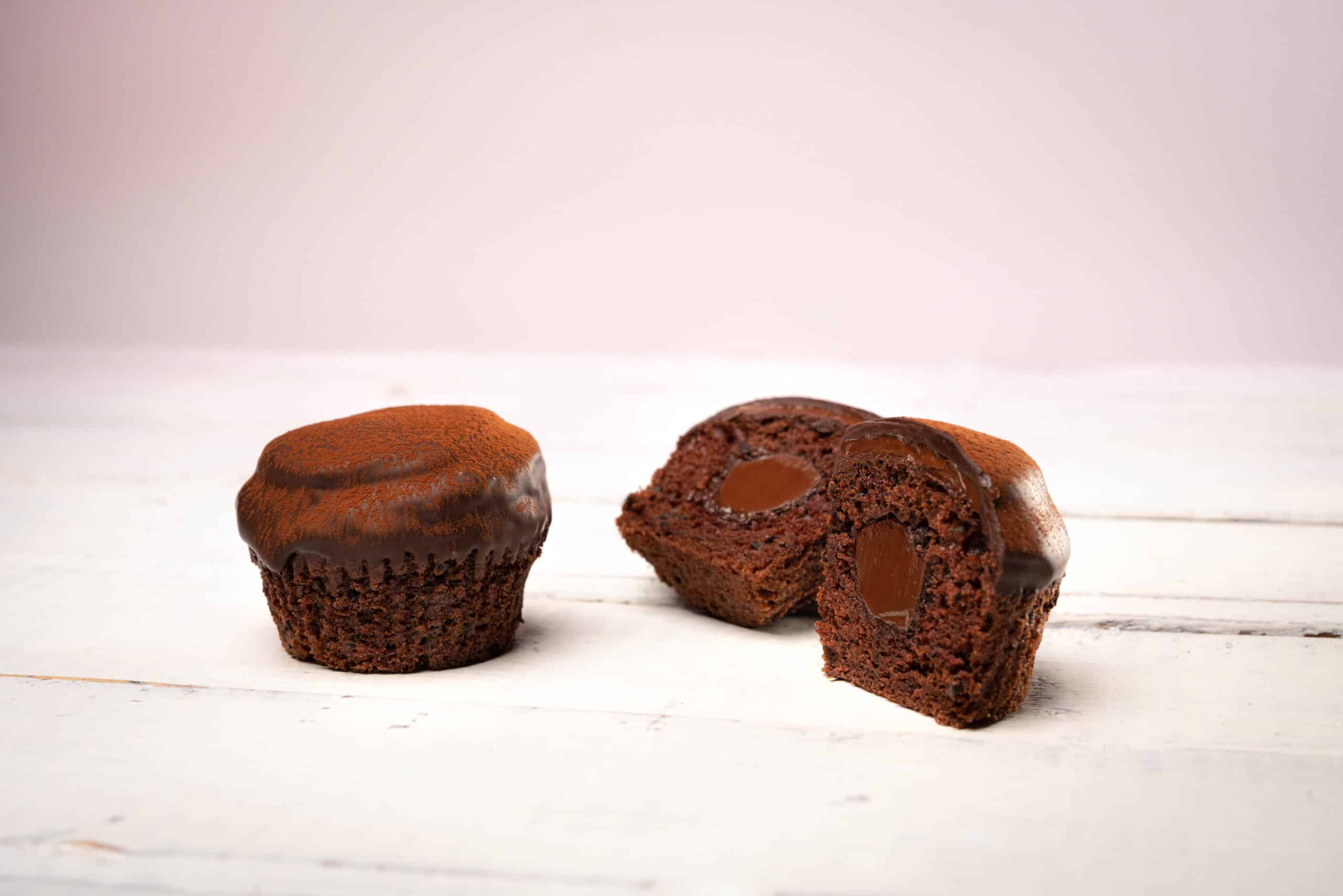 Muffins Füllung Schokolade weisser Hintergrund Produktfotografie Schweiz Zürich BeLighted