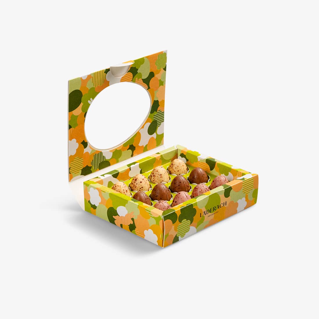 kleine Ostereier in grüner Verpackung Läderach seamless weisser Hintergrund Produktfotografie Schweiz Zürich BeLighted