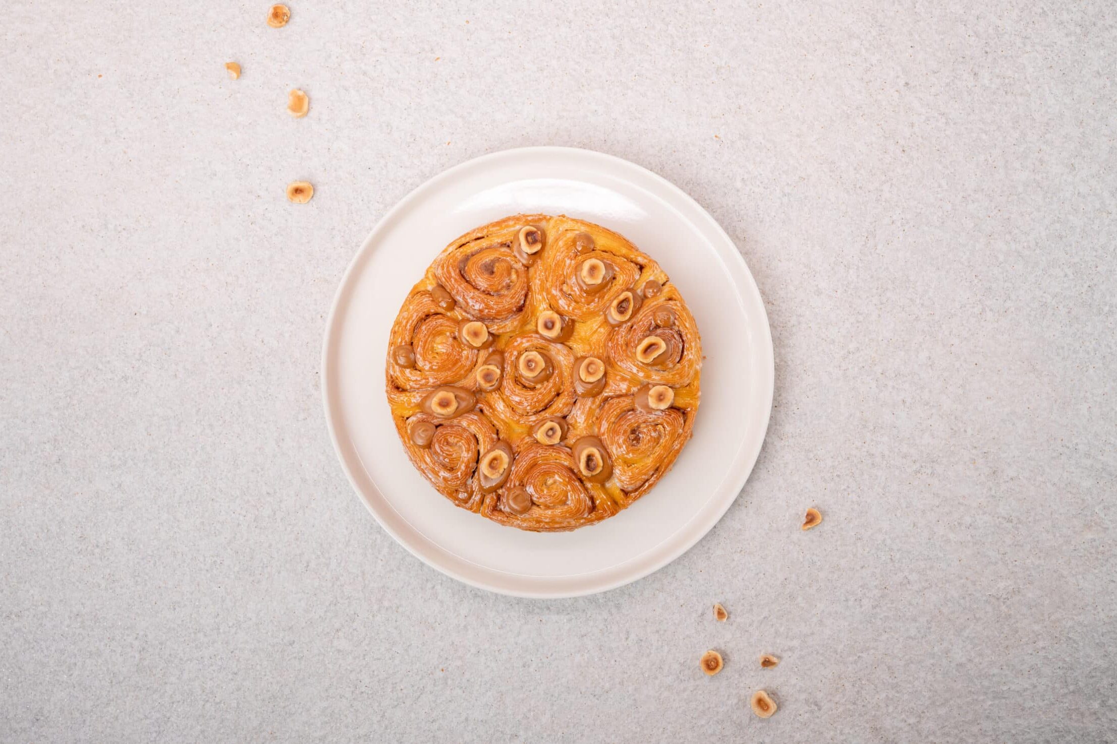 Kuchen Puche hell weiss Nüsse Produktfotografie Schweiz Zürich BeLighted