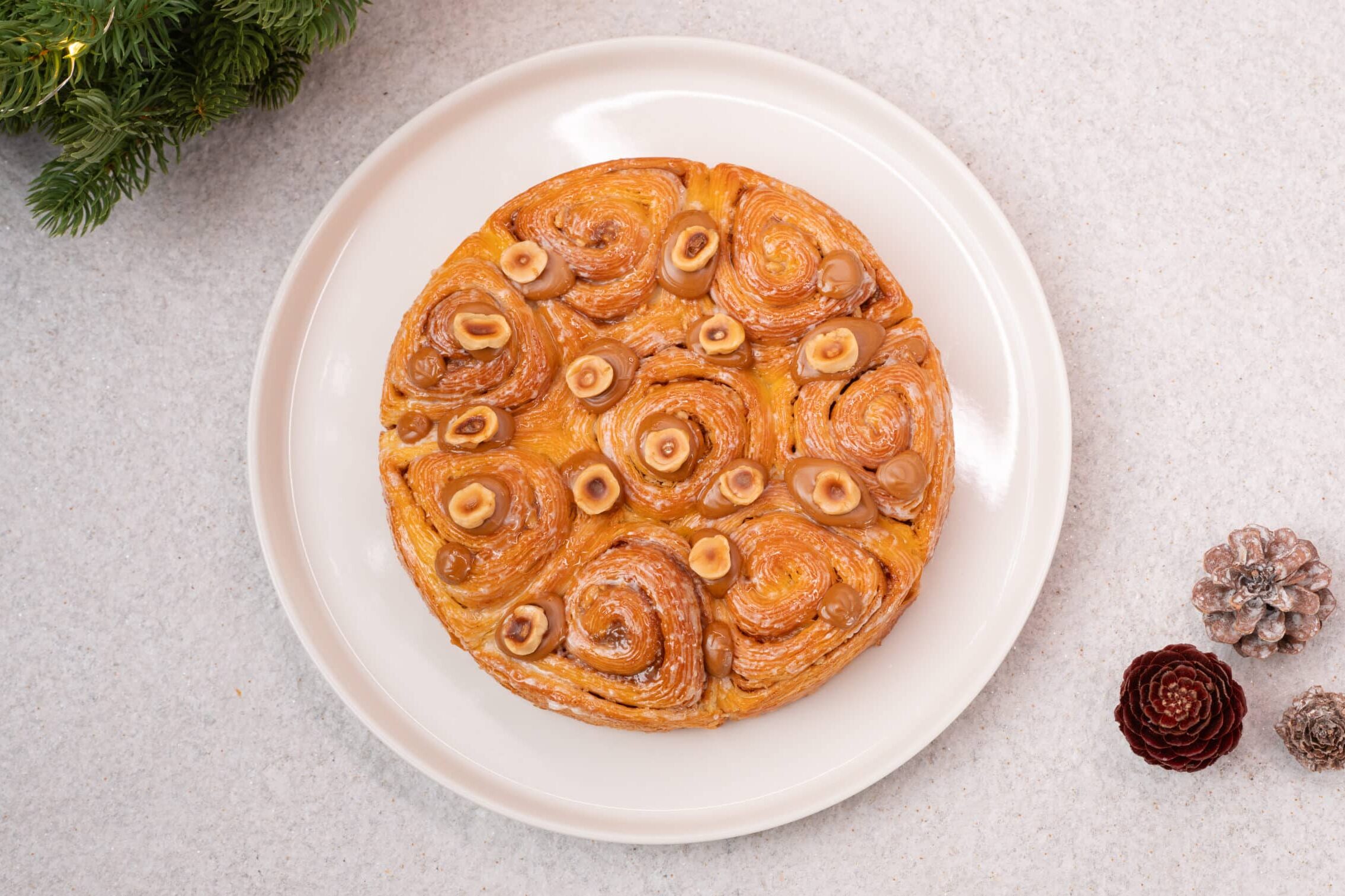 Kuchen Puche hell weiss Nüsse Produktfotografie Schweiz Zürich BeLighted