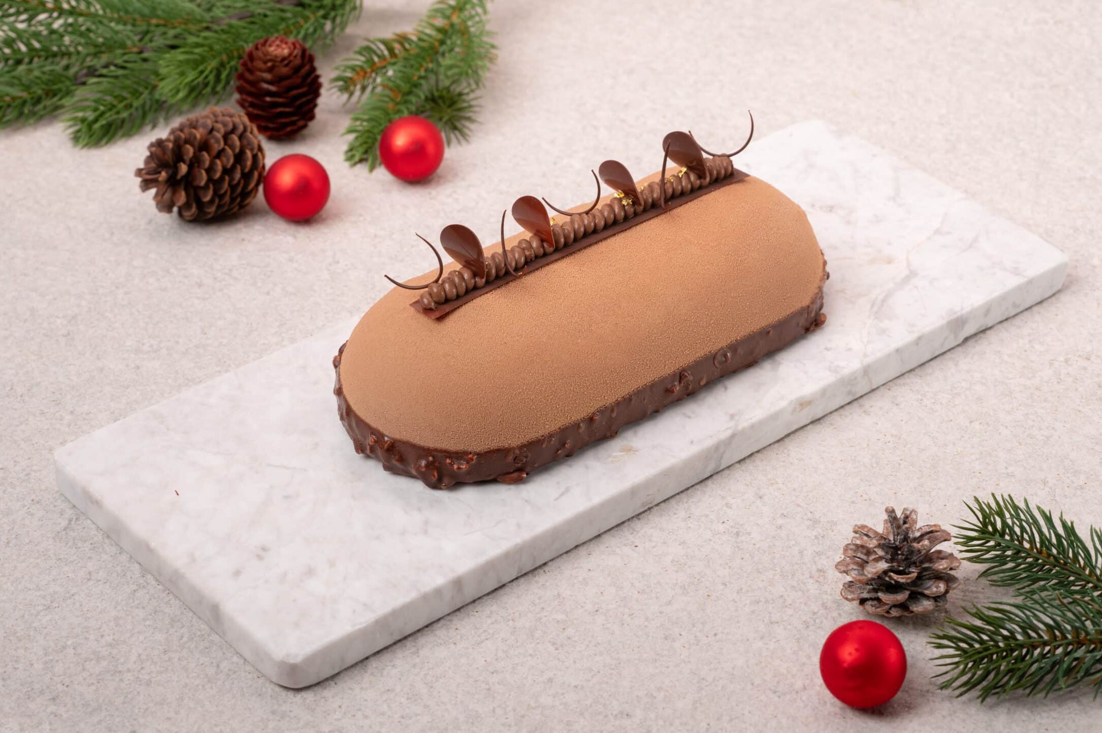 Kuchen Schokolade Weihnachten hell weiss Nüsse Produktfotografie Schweiz Zürich BeLighted