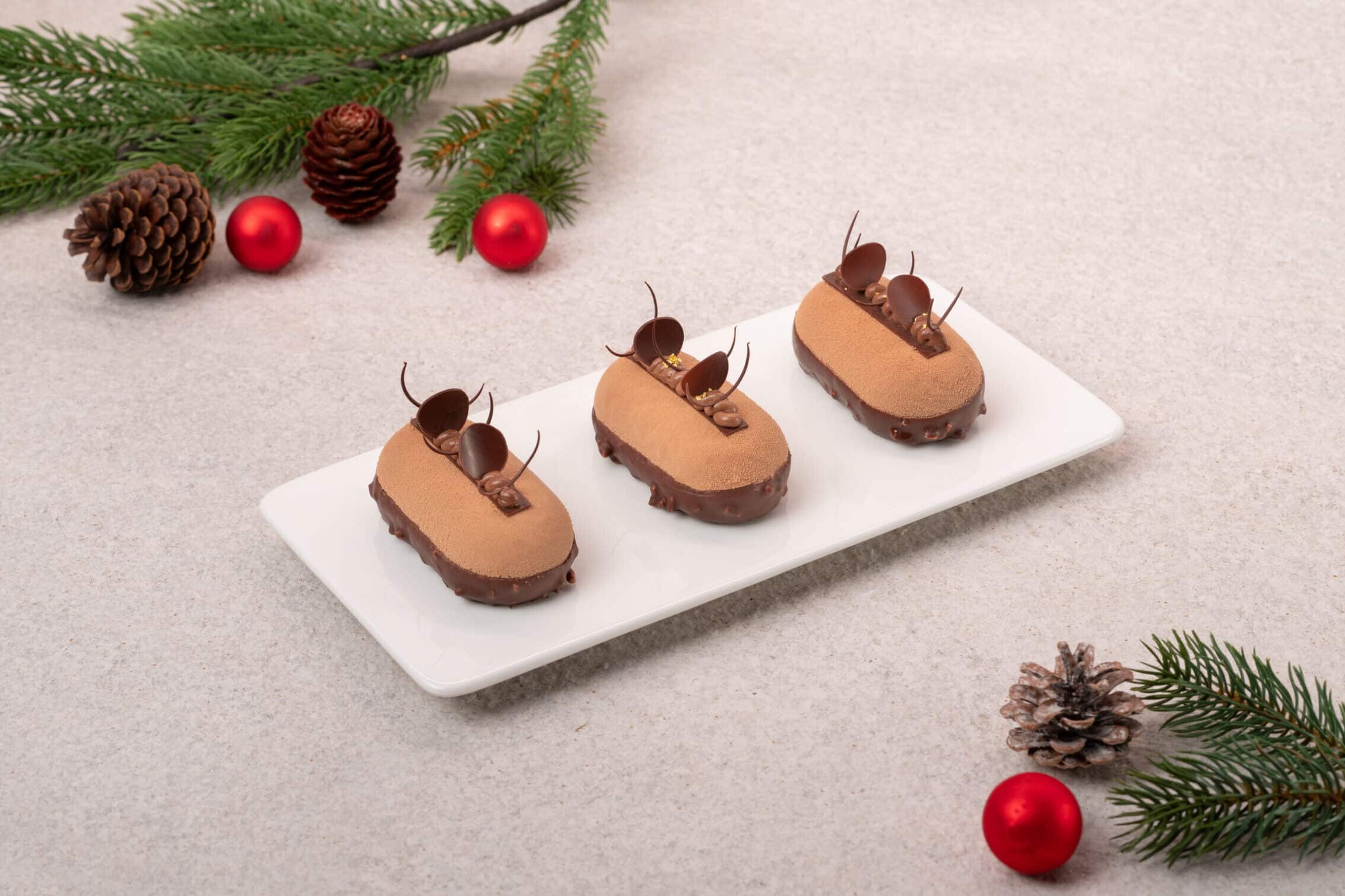 kleine Kuchen Schokolade Weihnachten hell weiss Nüsse Produktfotografie Schweiz Zürich BeLighted