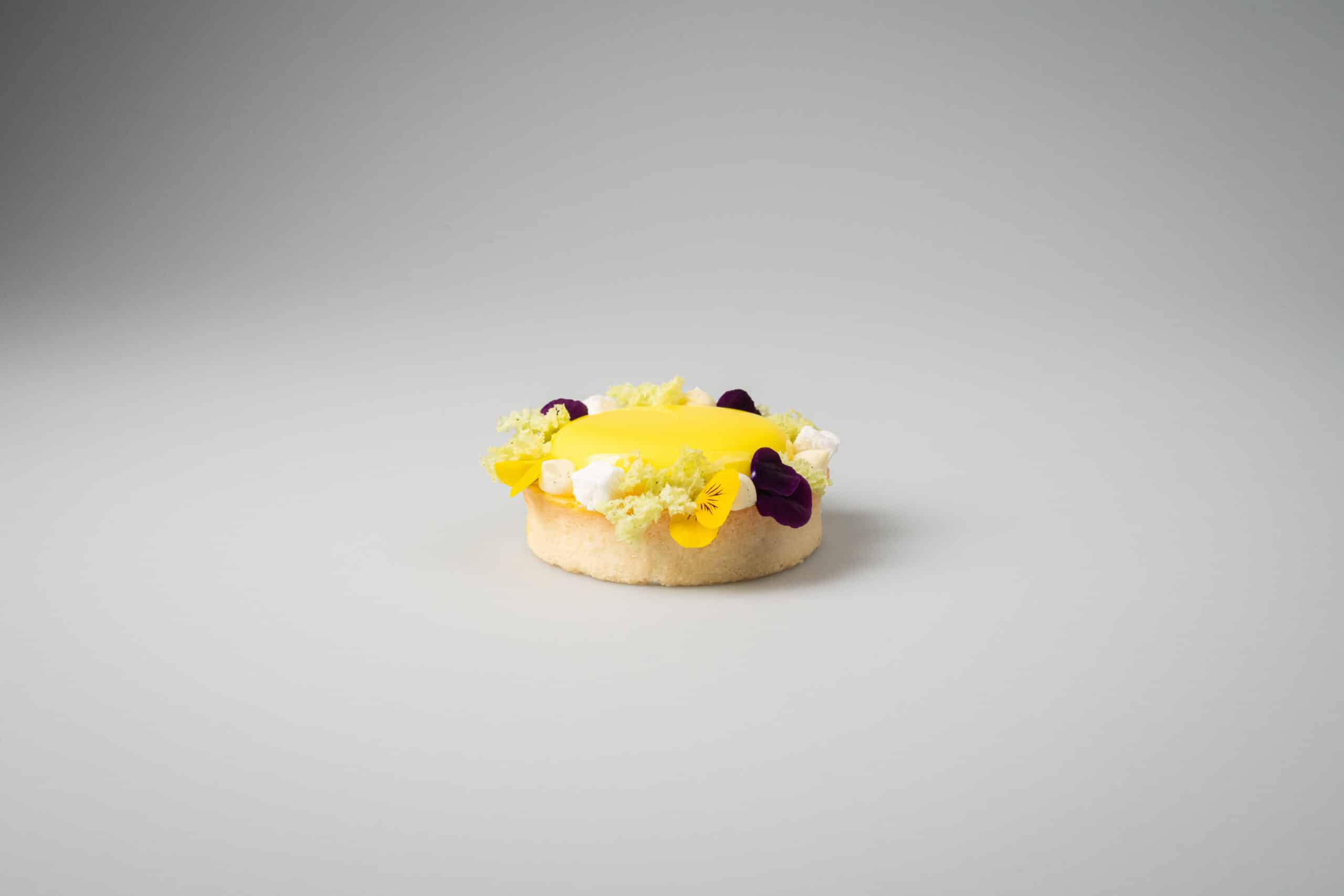 Tarte seamless weisser Hintergrund gelb Zitrone Produktfotografie Schweiz Zürich BeLighted